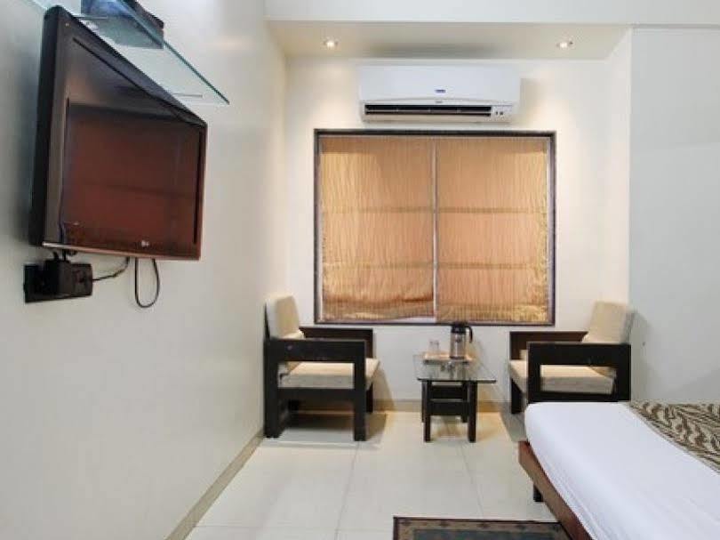 Отель Treebo Trend Royal Kourt Aurangabad Экстерьер фото