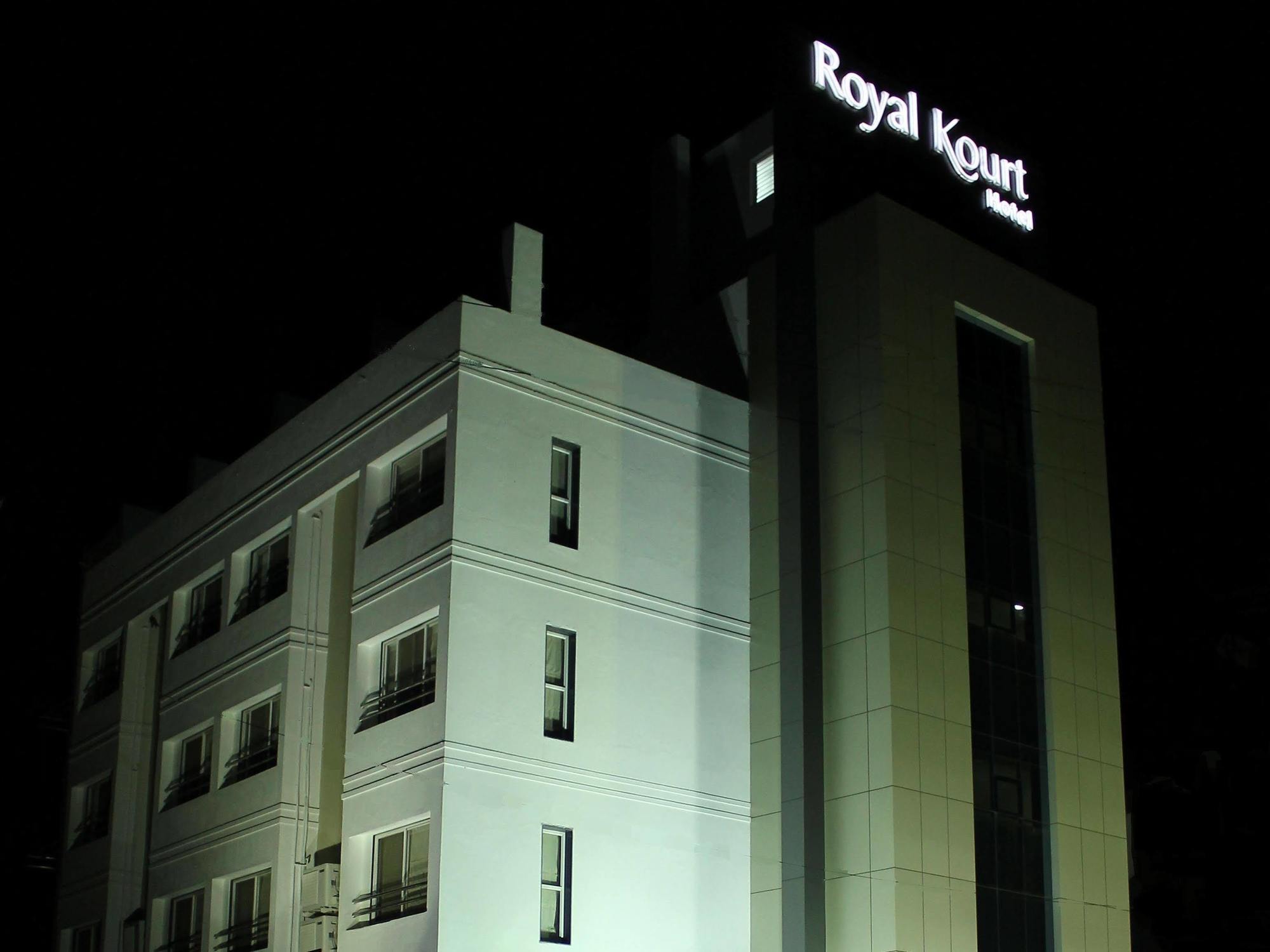 Отель Treebo Trend Royal Kourt Aurangabad Экстерьер фото